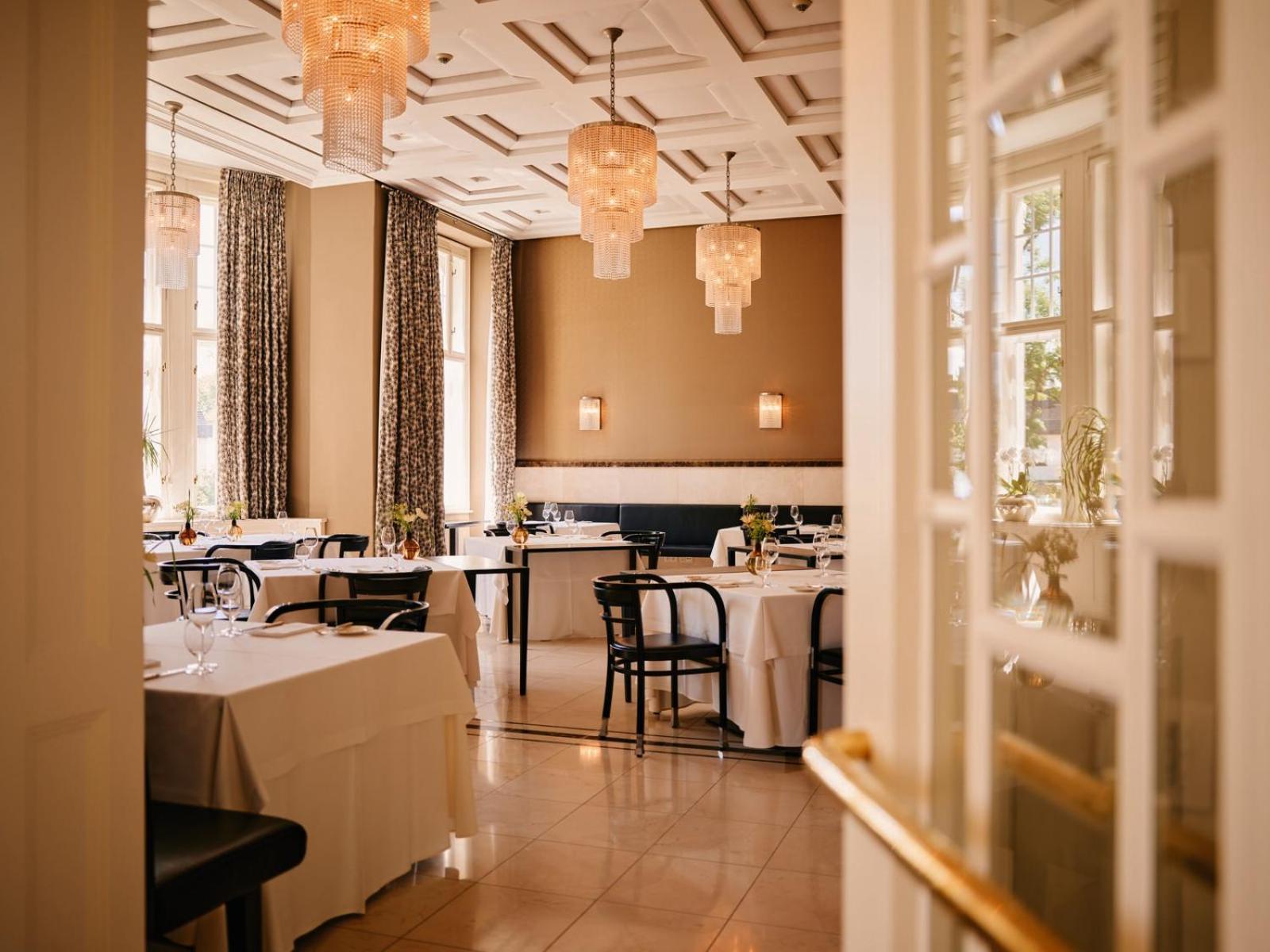 Tauroa Steirerschloessl Hotel Zeltweg Bagian luar foto